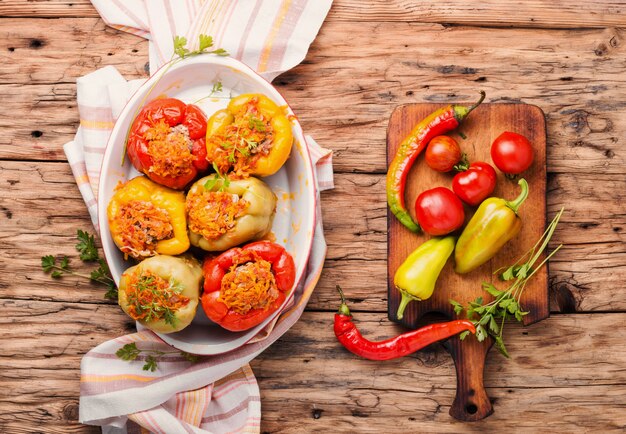 Mit Fleisch gefüllter Pfeffer