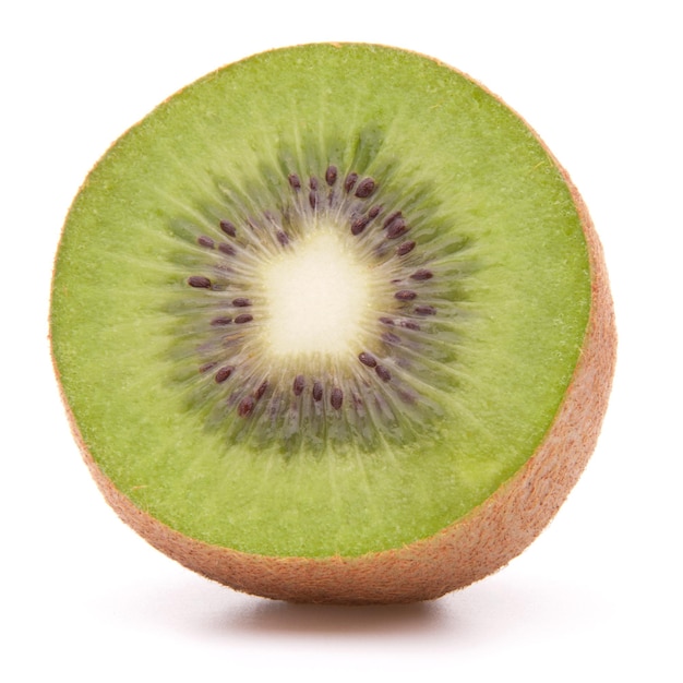 La mitad de la fruta de kiwi en rodajas