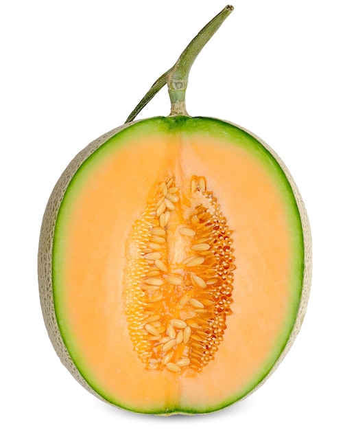La mitad de melón de color naranja aislado en blanco
