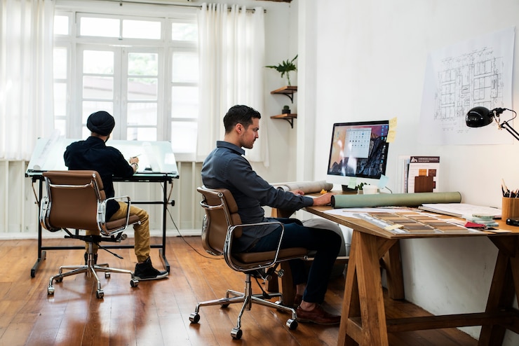Foto mitarbeiter arbeiten zusammen