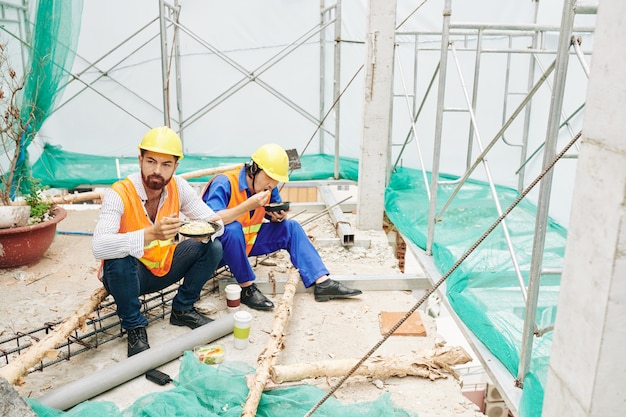 Mittagspause auf der Baustelle