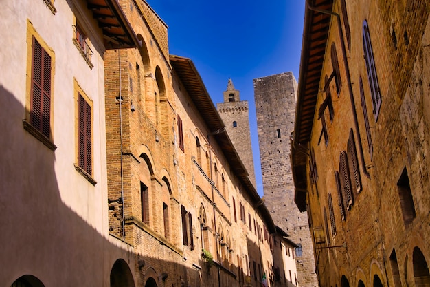 Mittelalterliche Architektur der Stadt San Gimignano in der Toskana, Italien