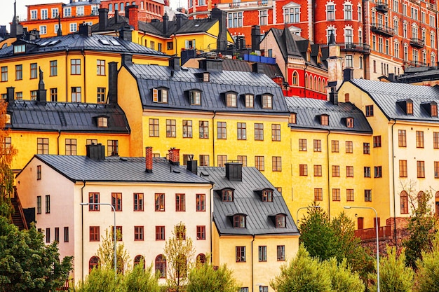 Mittelalterliche Architektur in Stockholm, Schweden. Bunte Häuser der Altstadtarchitektur im Stadtteil Södermalm.