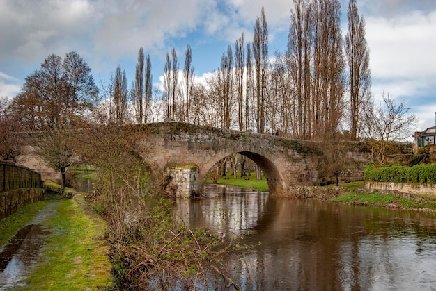 Mittelalterliche Brücke in Allariz Orense Galicien Spanien