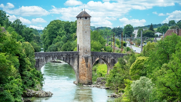 Mittelalterliche Brücke über den Fluss Gave de Pau in Orthez Stadt Frankreich