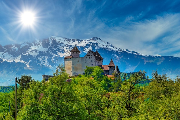 Mittelalterliche Burg im Vaduzer Oberland in Liechtenstein