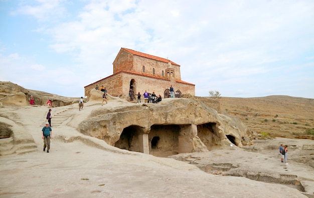 Mittelalterliche Kirche an der Spitze von Uplistsikhe Ancient Rockhewn City Ruinen in der Nähe von Gori Town of Georgia