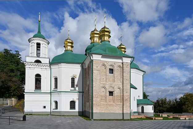 Mittelalterliche orthodoxe Kirche in der Stadt Kiew