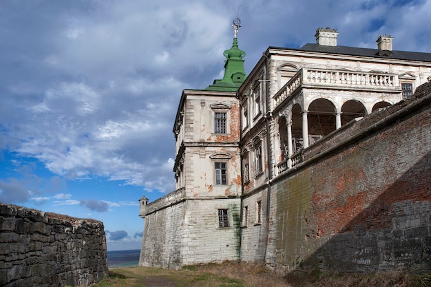 Mittelalterliche Pidhirtsi Burg gebaut