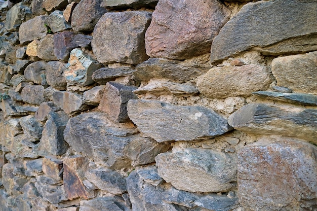 Mittelalterliche Steinmauer im Inneren der Inka-Zitadelle Ollantaytambo in der Provinz Urubamba in der Region Cusco Peru