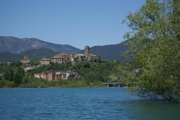 Mittelalterliches Pueblo del Pirineo des Flusses Cinca, Aínsa