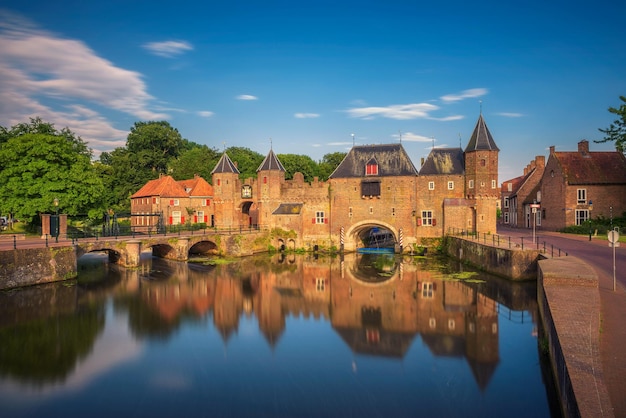 Mittelalterliches Stadttor in Amersfoort Niederlande