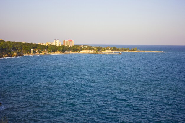 Mittelmeer- und Berglandschaft in Antalya die Türkei