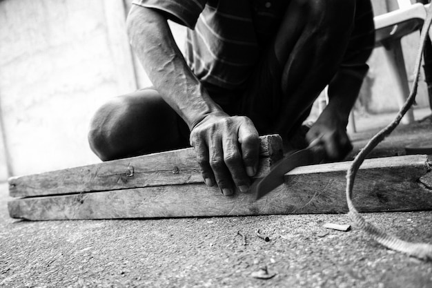 Mittelschnitt eines arbeitenden Mannes