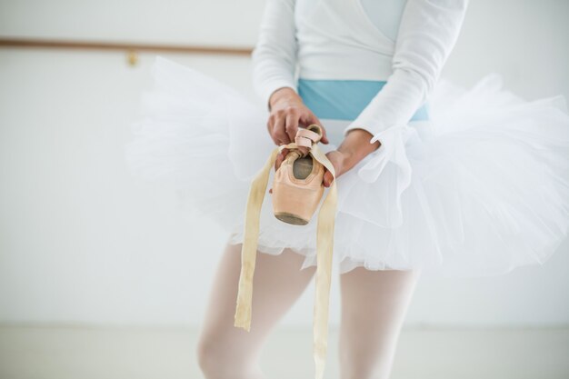 Mittelteil der Ballerina mit Ballettschuhen