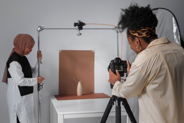 Foto mittlere aufnahme von frauen im studio