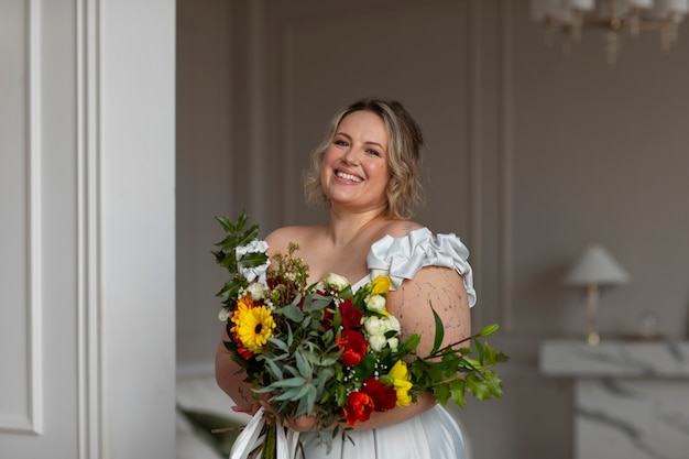 Foto mittlere schussbraut, die mit blumen aufwirft