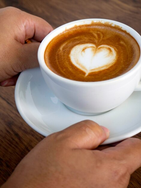 Foto mittlerer teil einer kaffeetasse auf dem tisch