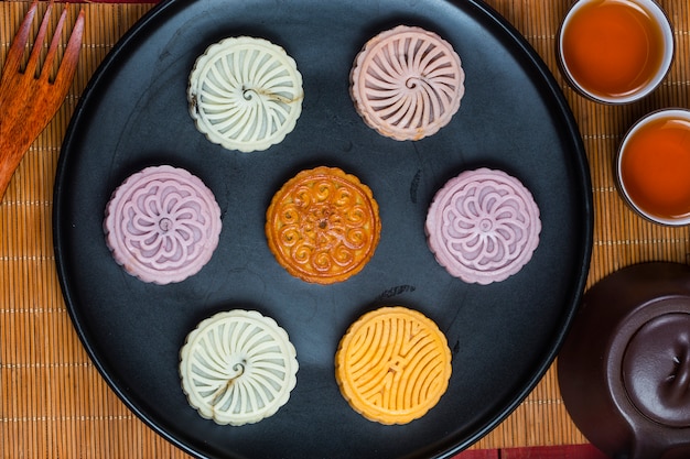 Foto mittleres herbst-festival-chinesisches traditionelles gebäck mooncake