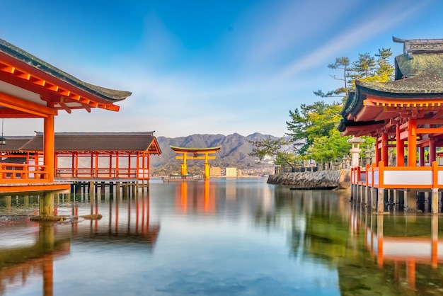 Miyajima-Insel Das berühmte schwimmende Torii-Tor