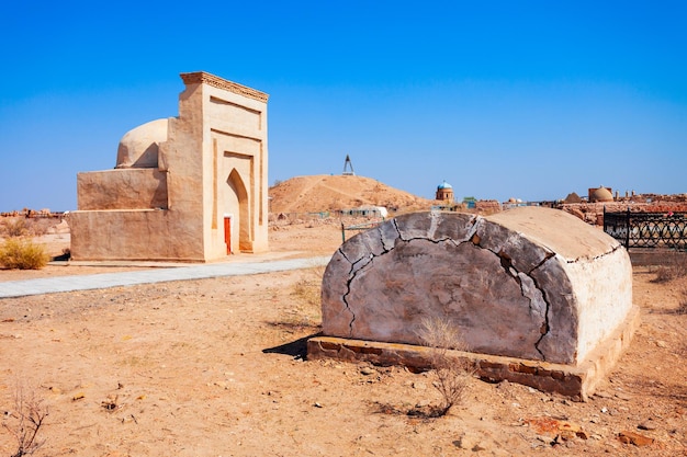 Mizdahkan-Nekropole in der Nähe der Stadt Nukus, Usbekistan