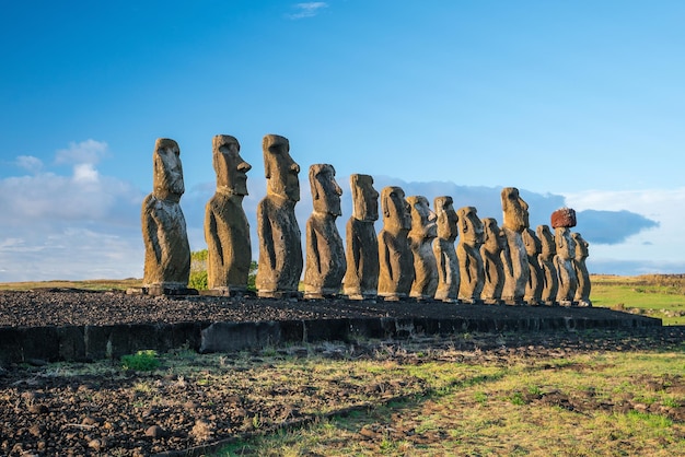 Moais em Ahu Tongariki na Ilha de Páscoa