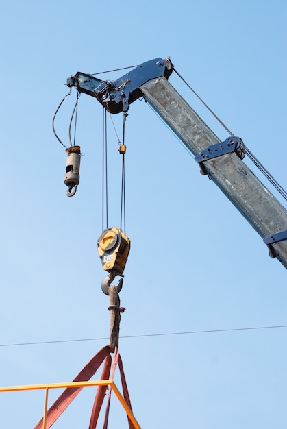 Mobiler Kran an der Baustelle