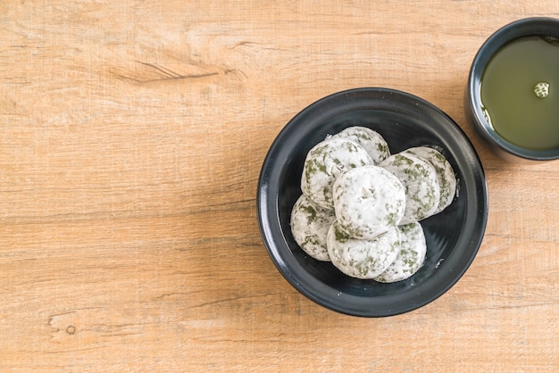 mochi de chá verde com feijão vermelho