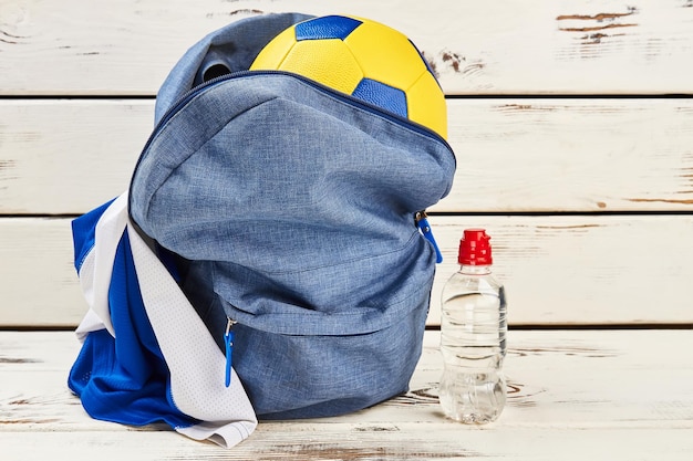 Mochila con balón de fútbol