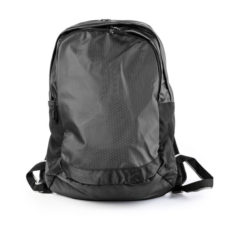 Foto mochila isolada no fundo branco com traçado de recorte