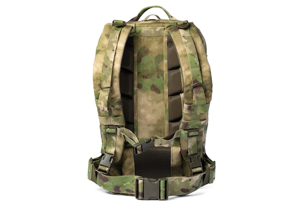 Mochila militar isolada em um fundo branco