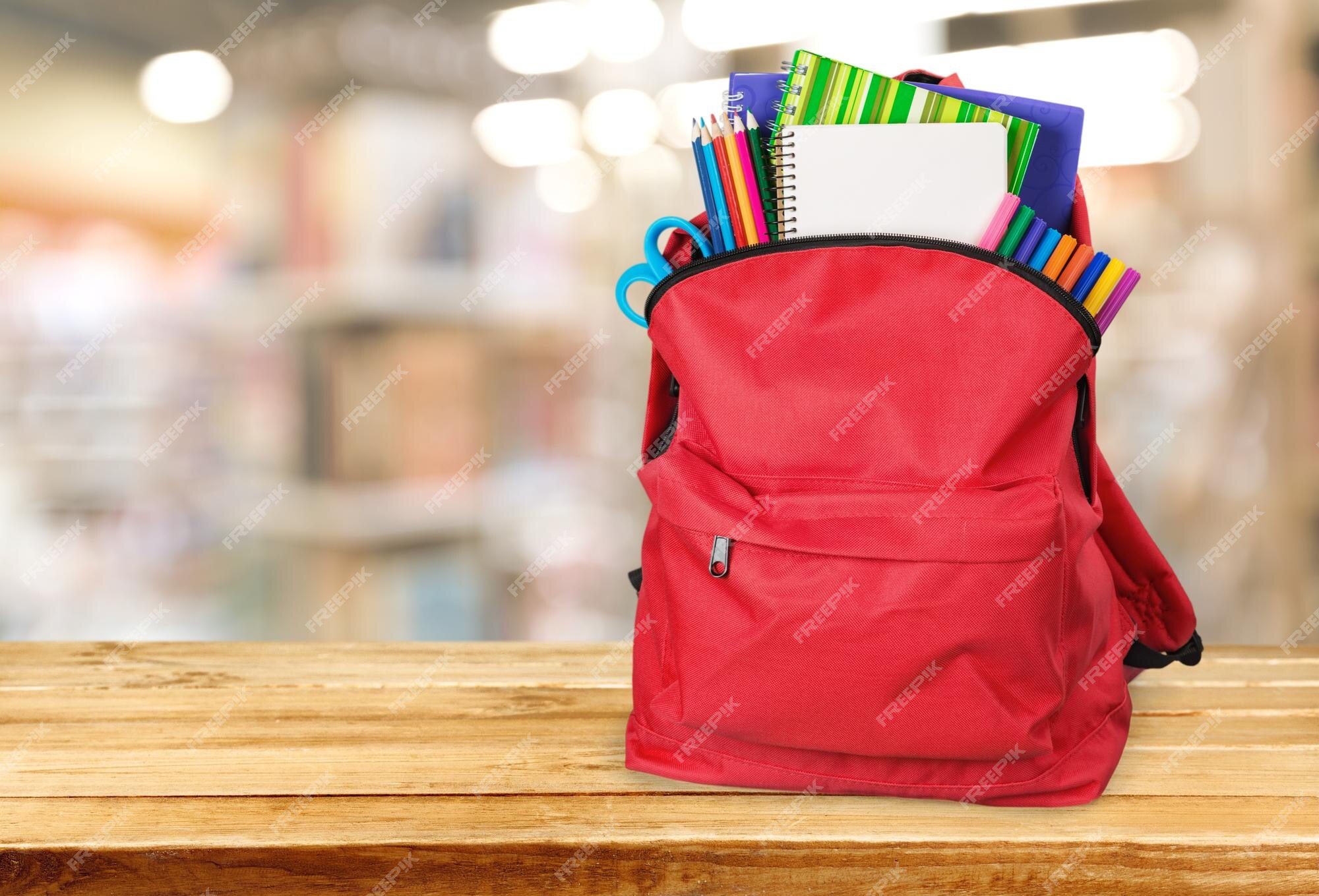 Mochila moderna diversos suministros para educación. | Foto Premium