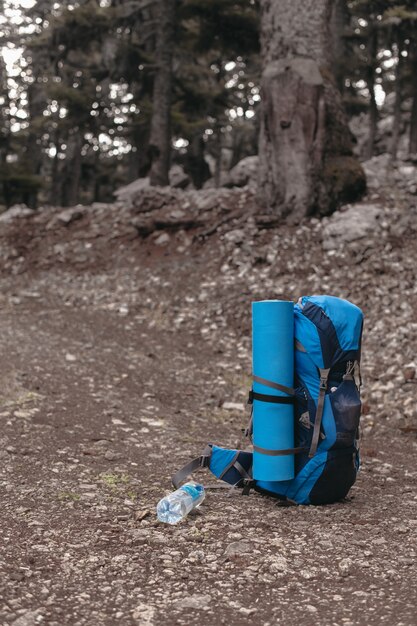 Foto la mochila en las montañas