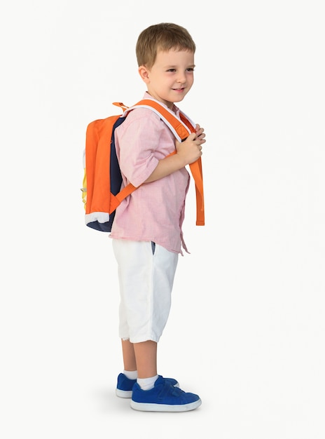 Mochila de sonrisas de niño pequeño caucásico