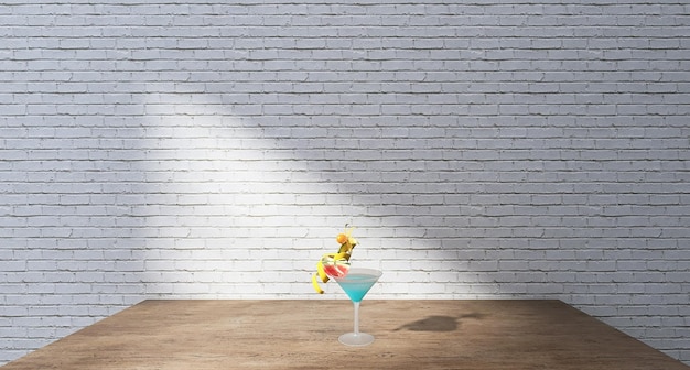 Mocktail en mesa de madera con fondo de pared de ladrillos blancos