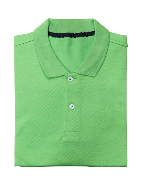 Mockup camiseta de color verde aislado sobre fondo blanco con trazado de recorte