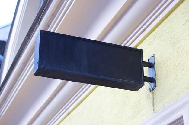 Mockup de diseño de letreros de tiendas en blanco para tiendas, cafeterías y restaurantes