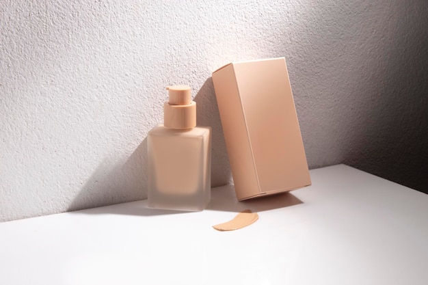 Mockup Tube Flasche für Hautpflege Kosmetik Primer Foundation Kissen Produkt Branding Creme Lotion