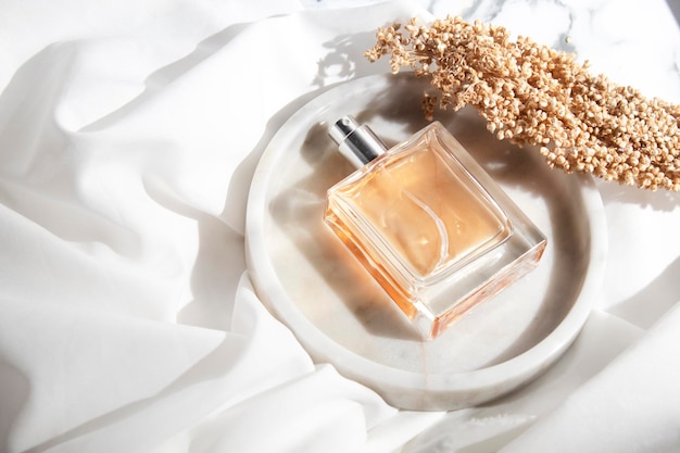 Mockup Tube Glasflasche für Parfüm Duft Hautpflege Kosmetik Sommer Produkt Branding Verpackung Luxus