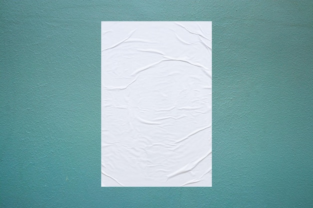 Mockup von einem Poster aus weißem Weizenpaste auf Betonwandhintergrund
