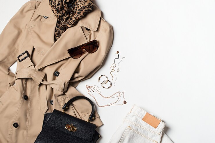 Moda feminina roupas e acessórios, casaco bege com bolsa, óculos, jeans e botas ocidentais