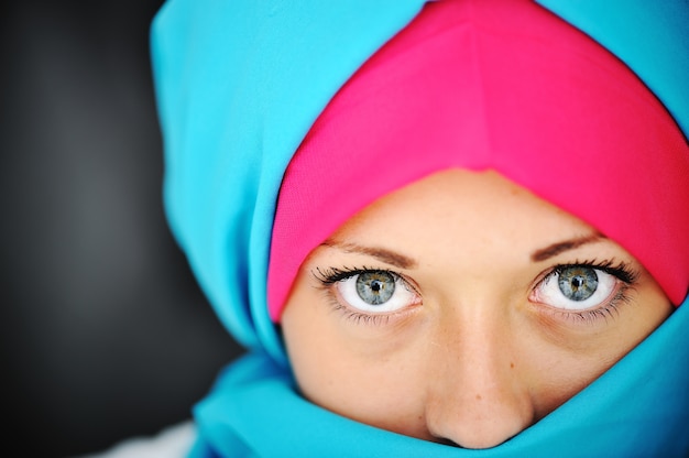 Moda hijab azul y rosa