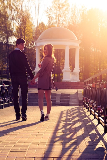 Moda joven Hipster pareja enamorada