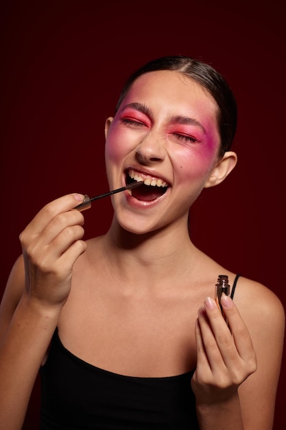 Moda mujer maquillaje emociones cosméticos cabello cuidado aislado fondo inalterado