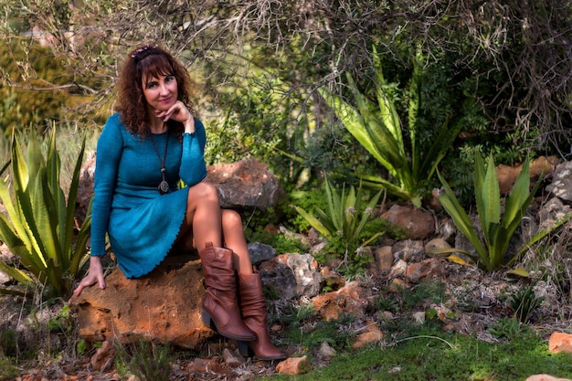 Moda mujer en la naturaleza