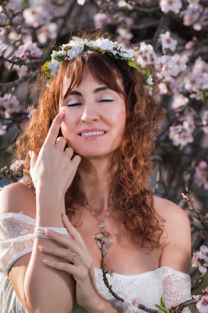 Moda mujer en la naturaleza