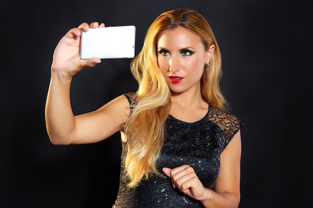 Moda rubia mujer smartphone selfie