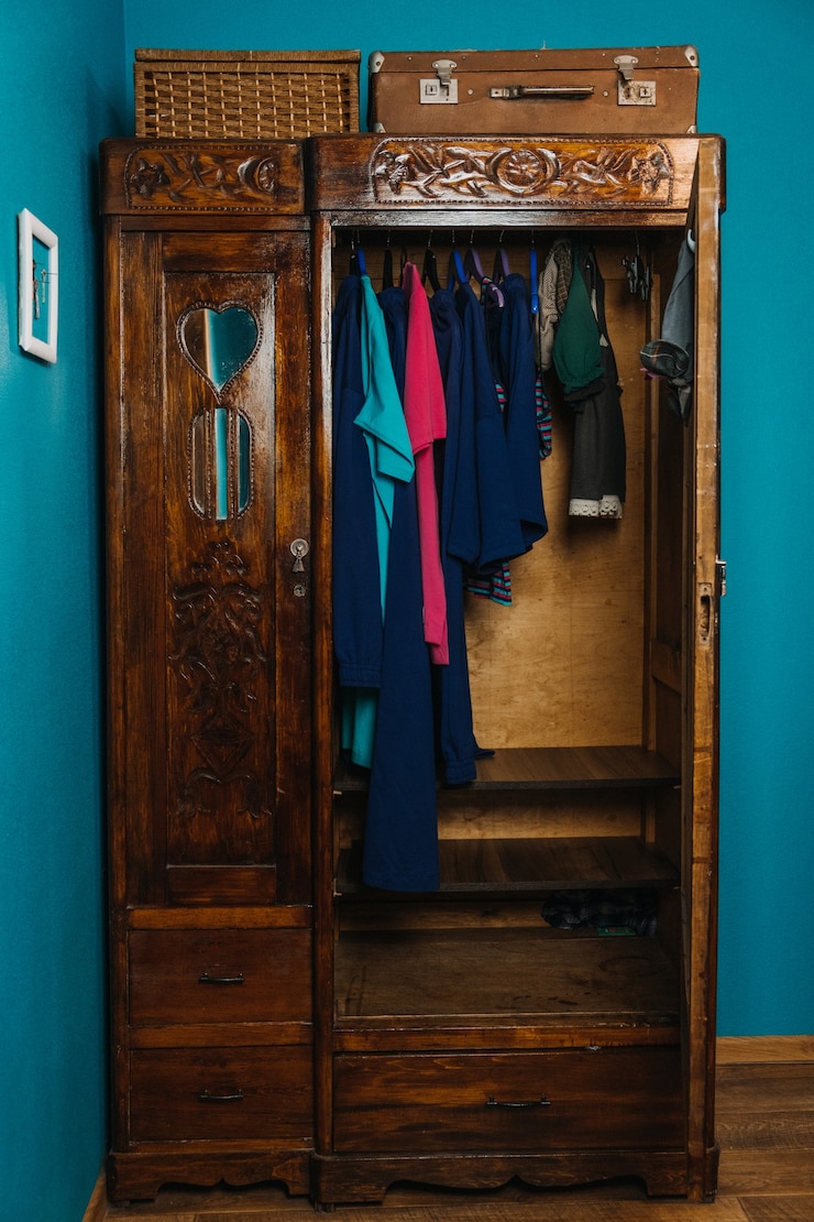 Foto moda sostenible y ropa ética organizando tu armario armario de moda ropa brillante