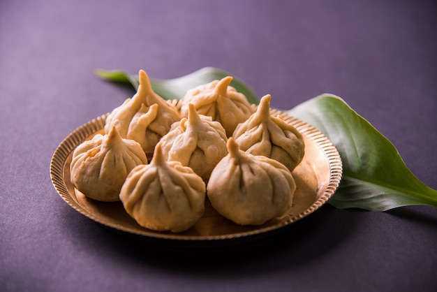 Modak es una bola de masa dulce india ofrecida a Lord Ganapati en el Festival Ganesh Chaturthi. Comida del festival indio