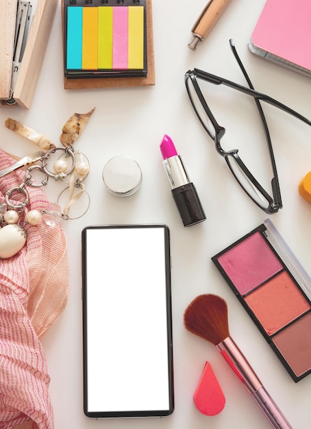 Modeblog für Frauen: Frauenaccessoires vor weißem Hintergrund